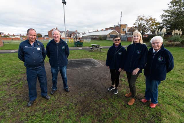 (l-r) Lee Ainsworth, Customer Assistant at Tesco with Gary Pennington, Avril Braithwaite, Sylvia Simi and Enid Sharratt from Friends of Highfield Park at the spot where the previous picnic bench was destroyed by fire. Photo: Kelvin Stuttard