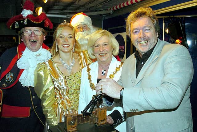 Blackpool Christmas Lights switch-on by Jeremy Beadle, Bank Hey Street. Also pictured are the Mayor of Blackpool-Councillor Maxine Callow, Town Crier Barry McQueen and and Michelle Hughes (from Thornton), who was the Princess in the Grand Theatre panto -Jack and the Beanstalk.