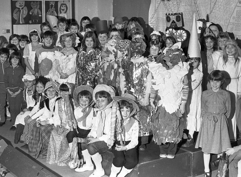 RETRO 1979 Low Hall CP School Platt Bridge Nativity line up