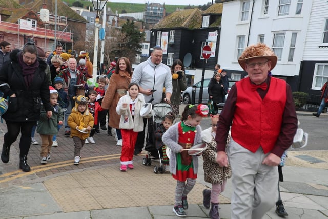 Winkle Club's Children's Christmas procession/party in Hastings Old Town. Photo by Roberts Photographic. SUS-211213-070318001