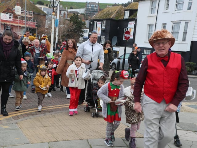Winkle Club's Children's Christmas procession/party in Hastings Old Town. Photo by Roberts Photographic. SUS-211213-070318001