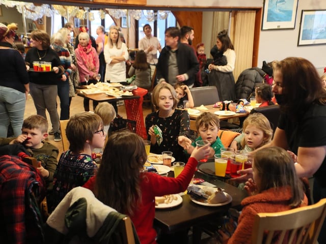 Winkle Club's Children's Christmas procession/party in Hastings Old Town. Photo by Roberts Photographic. SUS-211213-070218001