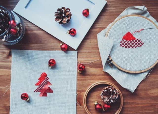 Using small stitching hoops as a base, novice crafters and kids will be able to make beautifully breath-taking Christmas decorations.
Sewers will need some material, thread and a pattern or simple picture that they want to copy. Once finished, hang up with a beautifully festive bow.