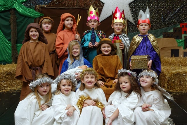 HOR 131206 St. Peter's Primary School Nativity. DM MAYOAK0003378775