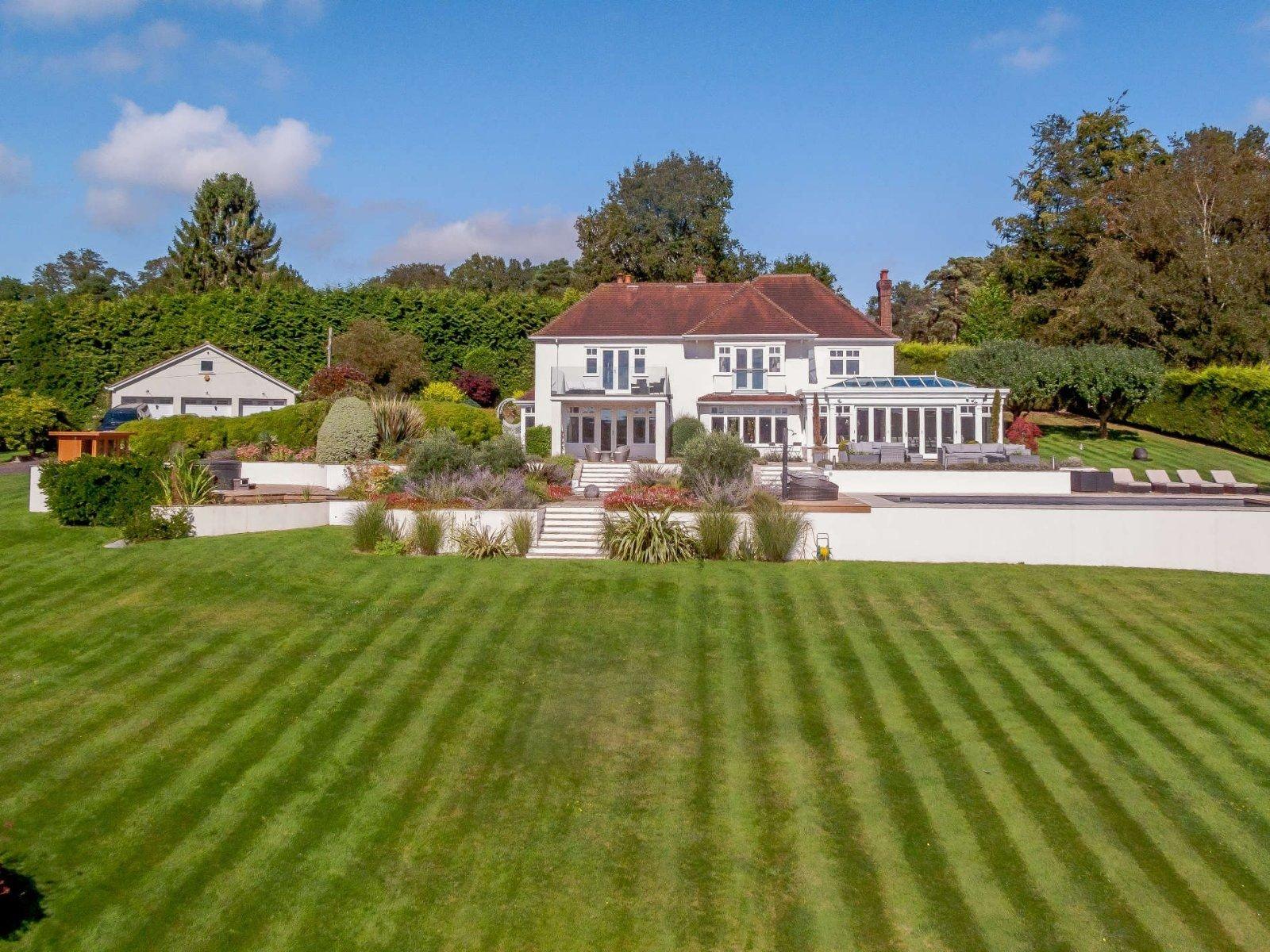 Springfield Lane, Colgate, Horsham, West Sussex, RH12. Photo from Zoopla.