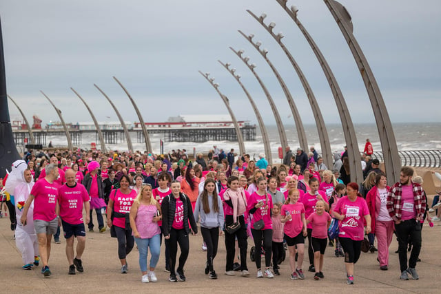 Participants set off, united in the fight against cancer