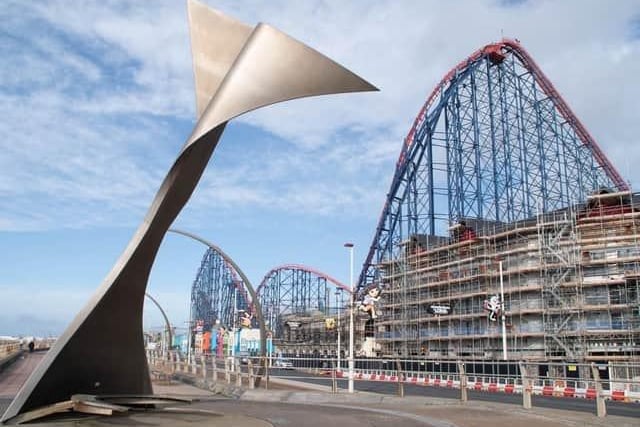 The swivelling wind shelter shaped like a whale's tail, is 8m (26ft) high made from stainless steel, and is designed to align itself with the wind to give shelter from Irish Sea gusts