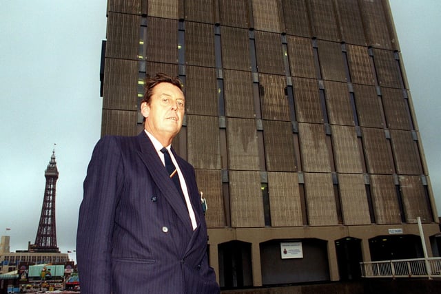 DCI Dave Belcher outside Central police office in 1996