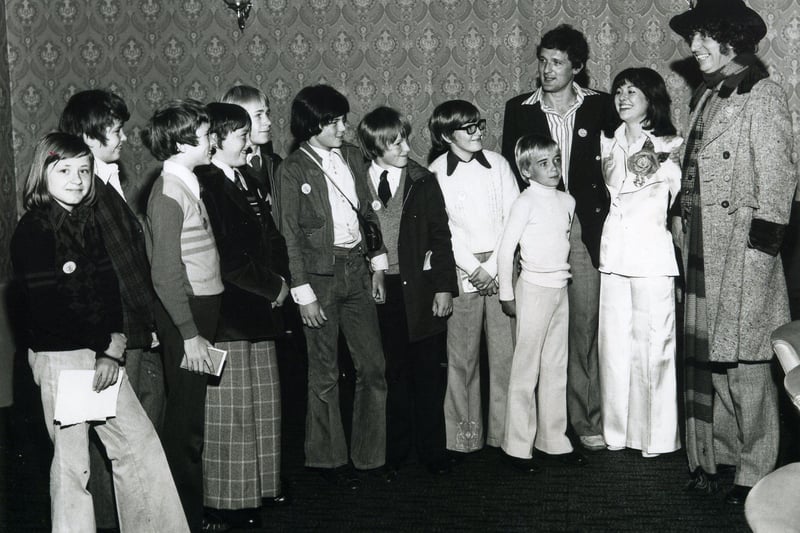 Doctor Who - Tom Baker with Elizabeth Sladen and Ian Marter (all wearing junior reporter badges) meet some of the Gazette prize winning Junior Reporters in 1975