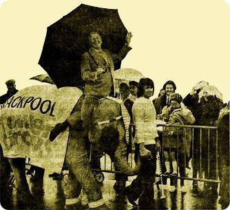The zoo opened to the public on a very wet day by Johnny Morris of TV Animal Magic fame. In celebrity style he rode an elephant accompanied by the Mayor in a Rolls-Royce.
To begin with the zoo housed two Asian elephants, three White Rhinos, two giraffes, sea lions, gorillas, chimpanzees, orang-utans, lions and two giant tortoises.