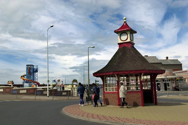 The clock shelter at the top of Victoria Road West as it was in 2000