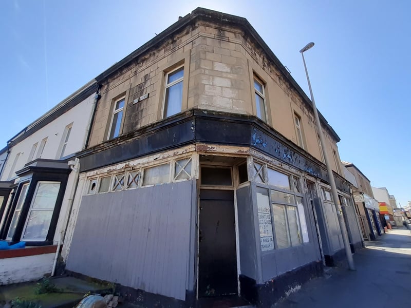 This place on the corner of Bute Avenue and Dickson Road has been like this since at least 2009
