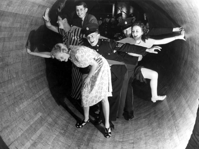 Jeannette Abosetta recalled getting a 'backy' off one of the lads on their bikes and spending all day in the Fun House. She remembered one day watching drunk lads roll around the barrels with money flying out of their pockets. "Helped them pick it all up except enough for a pie and a drink!"
This photo shows those barrels, only this time with a different group of visitors enjoying themselves