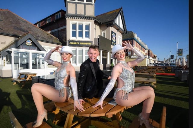 Formerly known as Uncle Tom's Cabin, this venue is known for its late night cabaret entertainment and its 'Showboat Showgirls', performing every Thursday, Friday and Saturday. When the weather is fine, guests can gather in the large outdoor courtyard and listen to live singers while enjoying a pint.