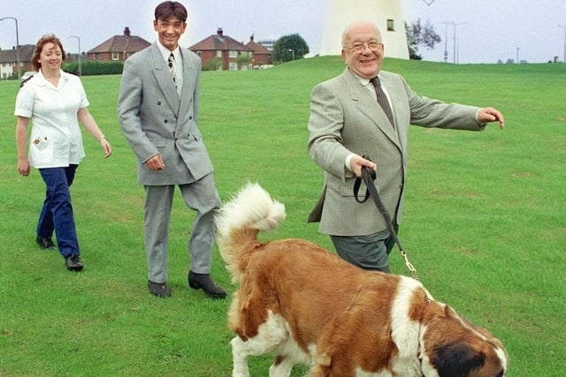 Roy Barraclough with Schnorbitz the dog, Richard De Vere and Windmill suite staff nurse Maria Ronson, at the launch of The Gazette's Millennium Walk for the Macmillan Windmill Appeal