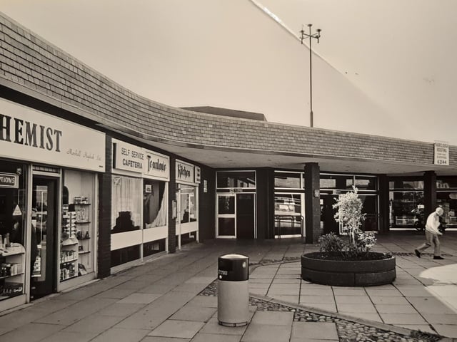 June 1987 - Martins Newsagents, Teanlowe's Kitchen and the chemist