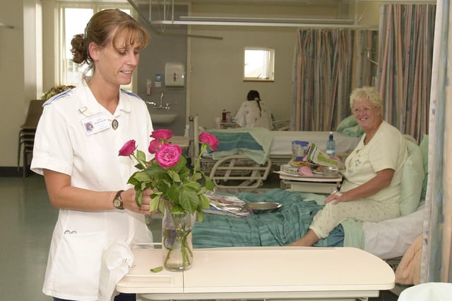Nurse Julie Pendlebury on the ward at BVH in PIC WARREN SMITH COPYRIGHT 2001