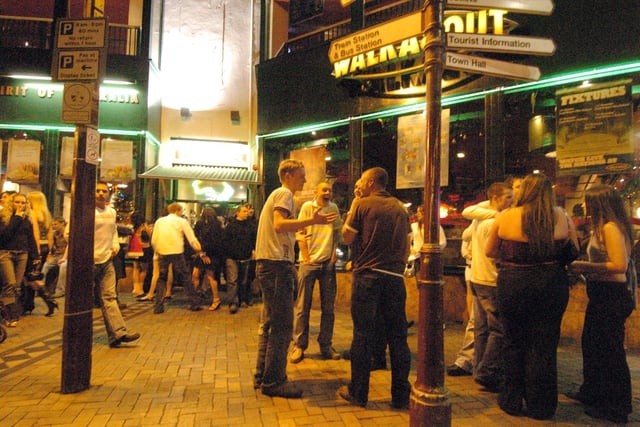Closing time outside Walkabout in 2005