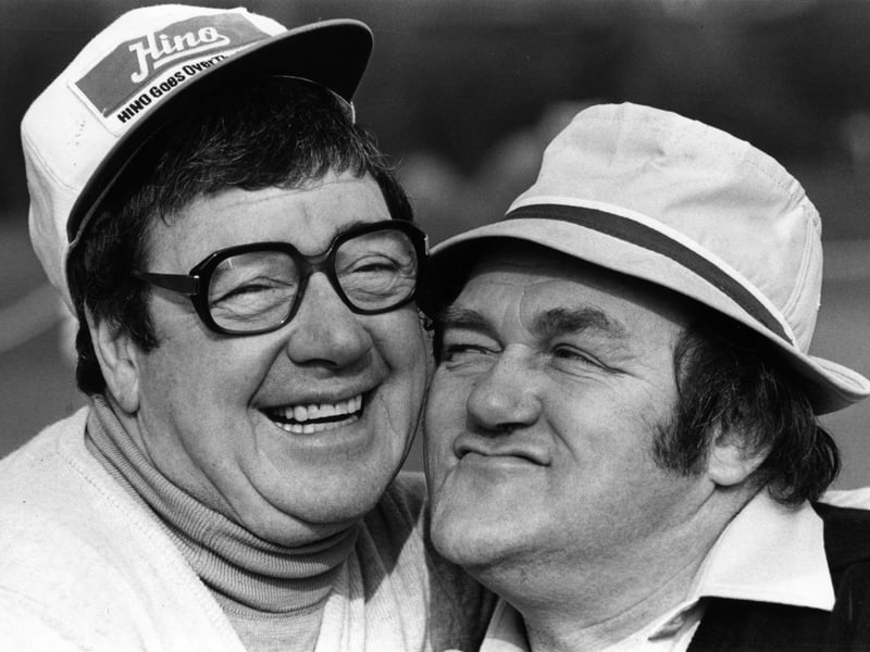 Les Dawson with good friend and fellow golf fanatic Frank Carson in April 1982