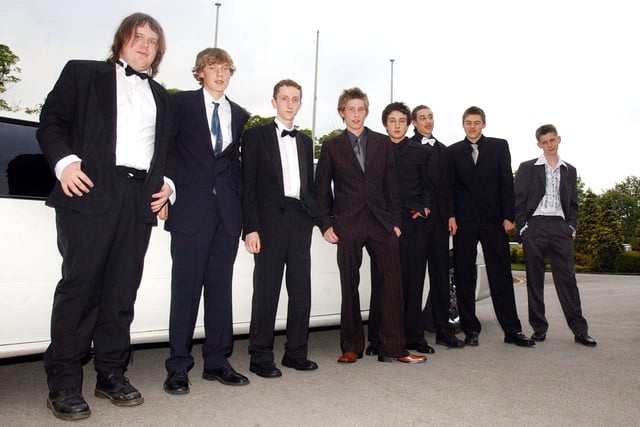 Silverdale School Prom
Lads ready to enjoy their night after arriving by Limo
Weds 12th May 2004