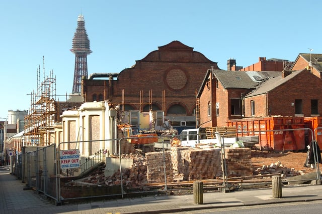 This was when properties between Alfred St and Leopold Grove were demolished in 2011