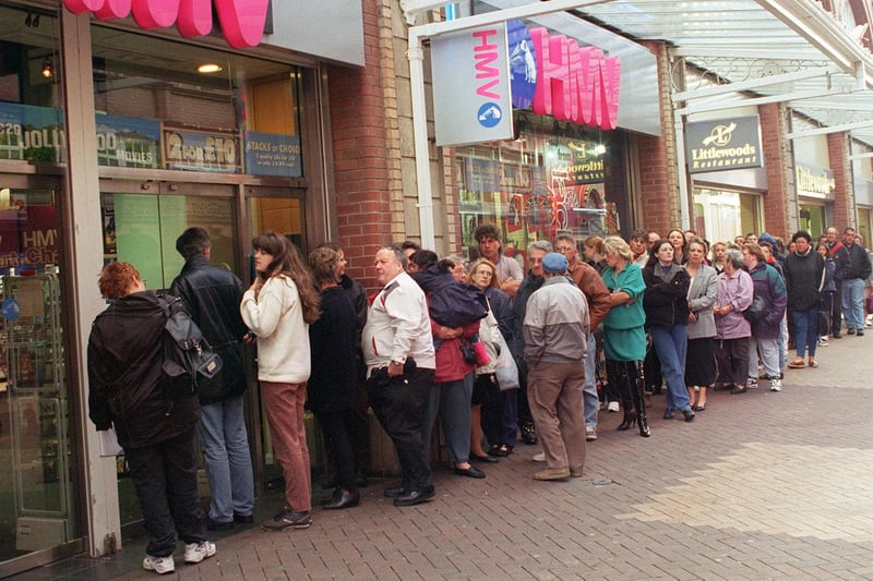 Queues outside HMV Blackpool for Elton Johns Candle In The Wind, 1997