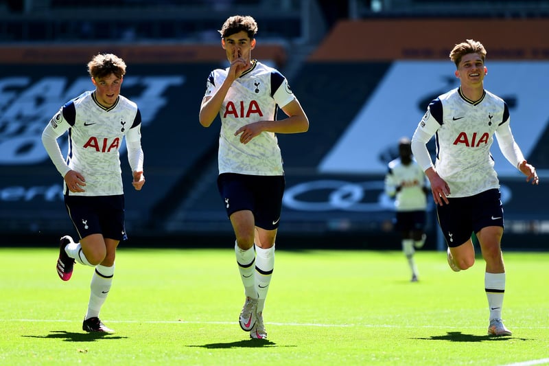 Bristol City and Cardiff City are fighting it out for the signature of former Tottenham Hotspur youth star Elliot Thorpe. The 20-year old midfielder left Spurs when his contract expired at the end of June (Football Insider)