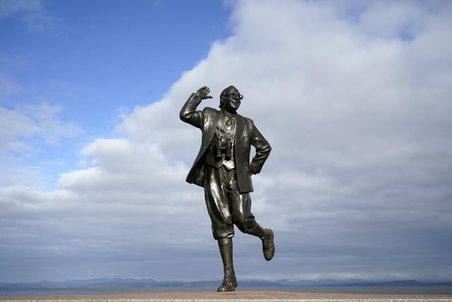 Another tourist attraction impossible to close is the statue of comedy legend Eric Morecambe at Morecambe Promenade. Never had a chance to pay your visit, how about doing so now?