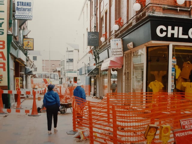 The Strand in 1993. Chloe, a women's fashion store on the corner with Kelly's Bar to the left and Strand Restaurant