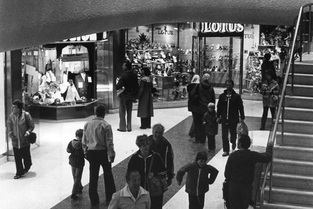 Houndshill shortly before its official opening in August 1980