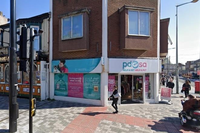 This shop in aid of the PDSA animal charity achieves a Google Review rating of 4.9/5.
It's open from 9.30am-5pm every day apart from Sunday, which is 10am to 5pm.