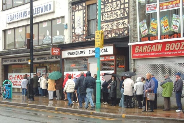 Customers queue outside Hearnshaws in Lord Street for the start of its closing down sale in 2003