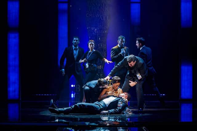 Jennlee Shallow, Ben Lewis and company in The Bodyguard UK Tour