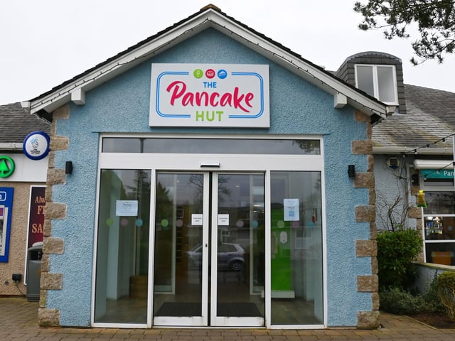 BLACKPOOL/LANCASHIRE POST - 18-02-23 - Staff at the Pancake Hut, Ribby Hall Village, Wrea Green, are ready for pancake day, shrove Tuesday.