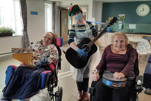 Musical therapy at Sue Ryder in Fulwood