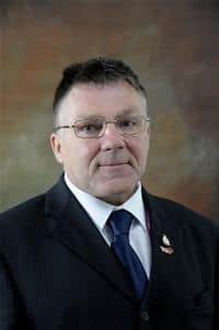 Coun Derek Robertson