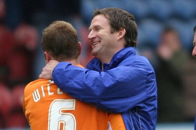 Blackpool boss Simon Grayson congratulates goalscorer Robbie Williams