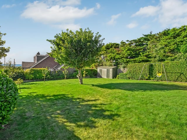 This is Rathgar. A four bedroom home in Portsdown Hill Road, Bedhampton, that is on sale for £1.19m. It is listed by Fine and Country.