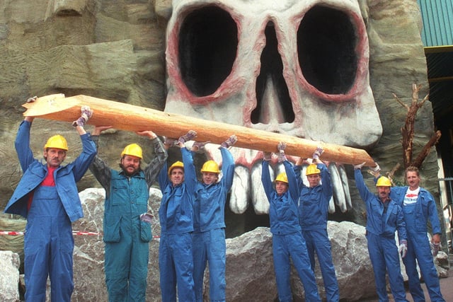 Craftsmen start work on the Valhalla station in 1999