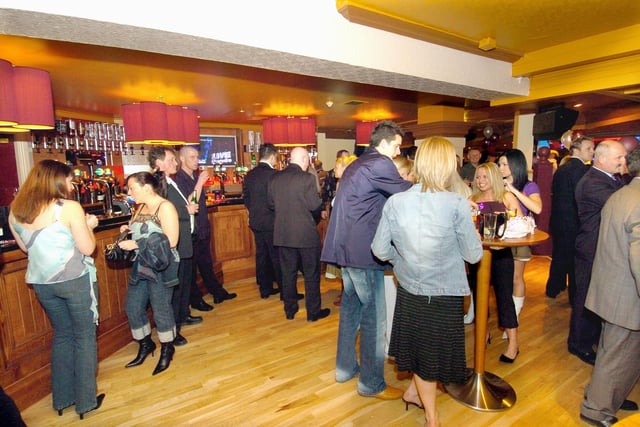 Re-opening of Brannigans, Market Street in 2005