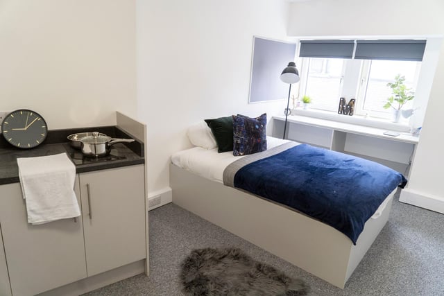 Studio flats feature a kitchenette, and all rooms have an en-suite bathroom.