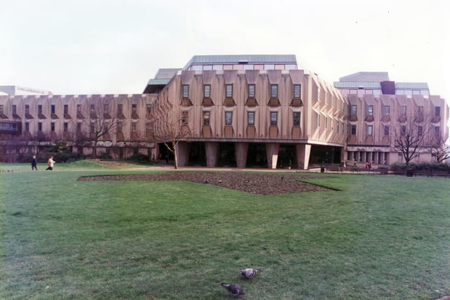 In 1977, a new council building in a modern style was added to the east of the Peace Gardens