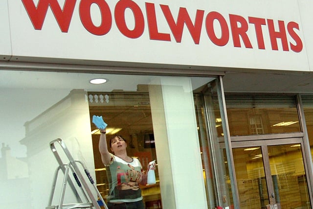 As it closed - Woolworths in Talbot Road, 2008