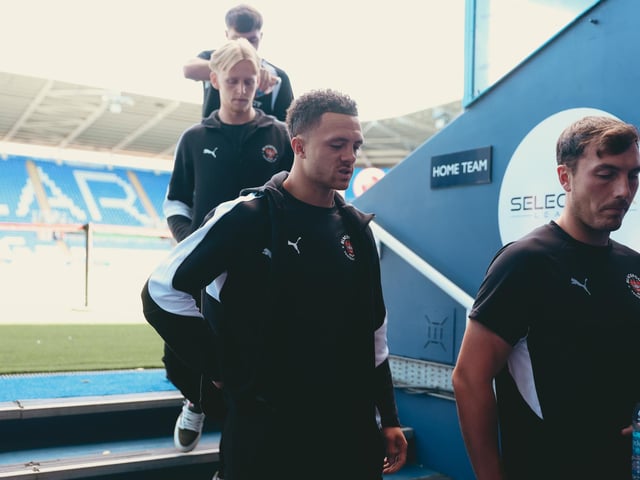 The Blackpool defence looked tired times, with too much space left for Reading for the opener. Jordan Williams worked hard, but it looked difficult for the unit as a whole.