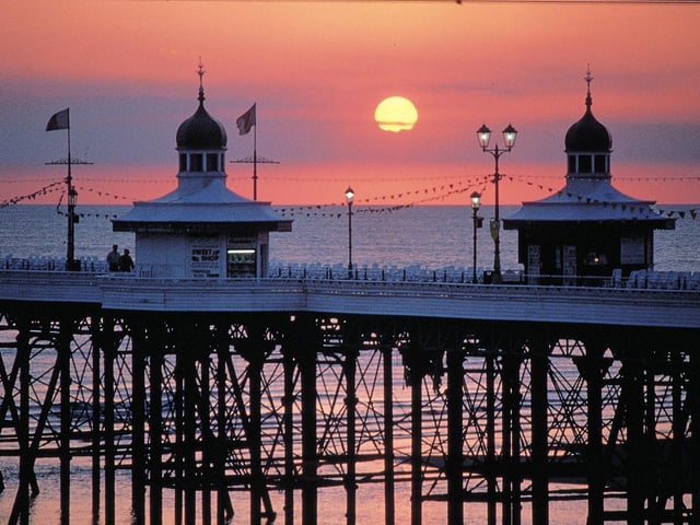 Sunset over North Pier in 2002