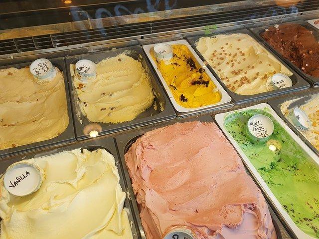 Ice cream store near ne