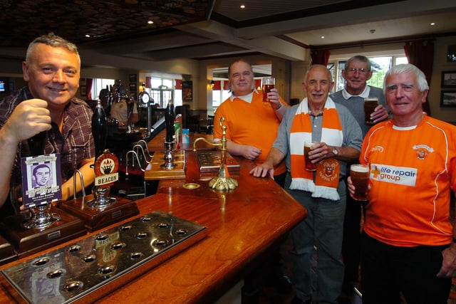 The Shovels Pub paid its own tribute to Blackpool FC legend Alan Suddick by bringing in a guest beer named after him. Landlord Steve Norris pulls a pint of Alan Suddick, with  Roy Thomson, Harry Howe, Glyn James and Dave Warren