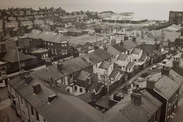 This was taken from the top of Pharos Lighthouse on March 18th 1975. It's looking north west towards the sea. Upper Lune Street to the bottom right with a clutch of houses on Pharos Street to the left. Fleetwood Hospital clearly visible with North Albert Street properties and their back alley, centre. North Church Street is beyond, facing the court buildings and a swathe of land which would eventually be Fleetwood Police Station. Fleetwood Pier can be seen too