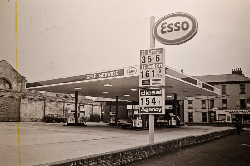 Imperial Filling Station in 1982, Dickson Road
