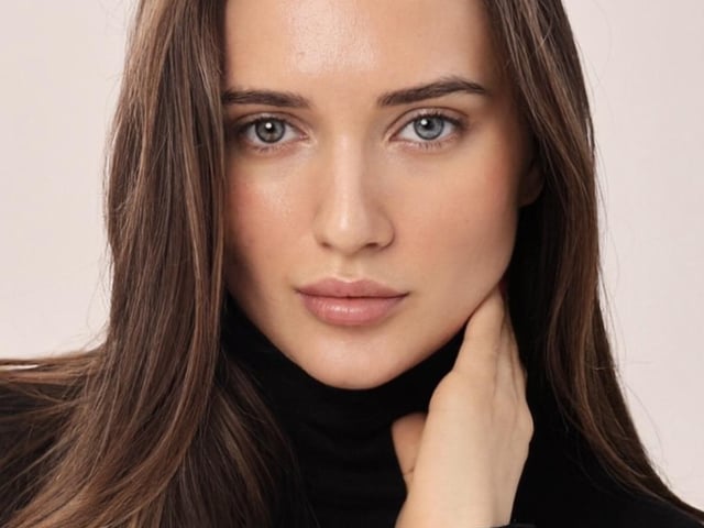 22-year-old Andrea who is a student (Film Production & screen writing).